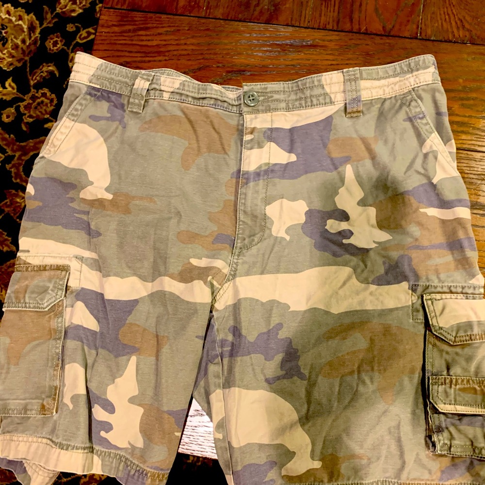 Men’s camo cargo shorts